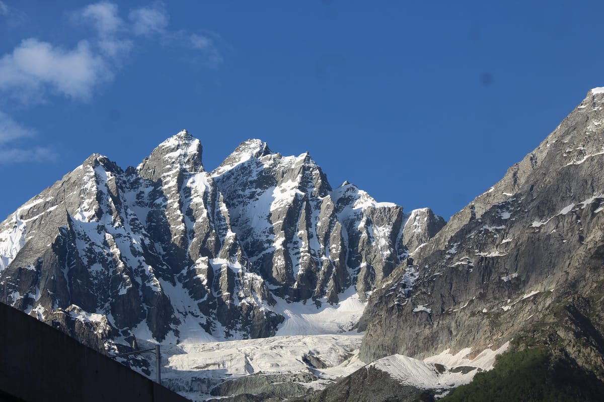 Jagged snow peaks above the Thajiwas Glacier, Sonamarg